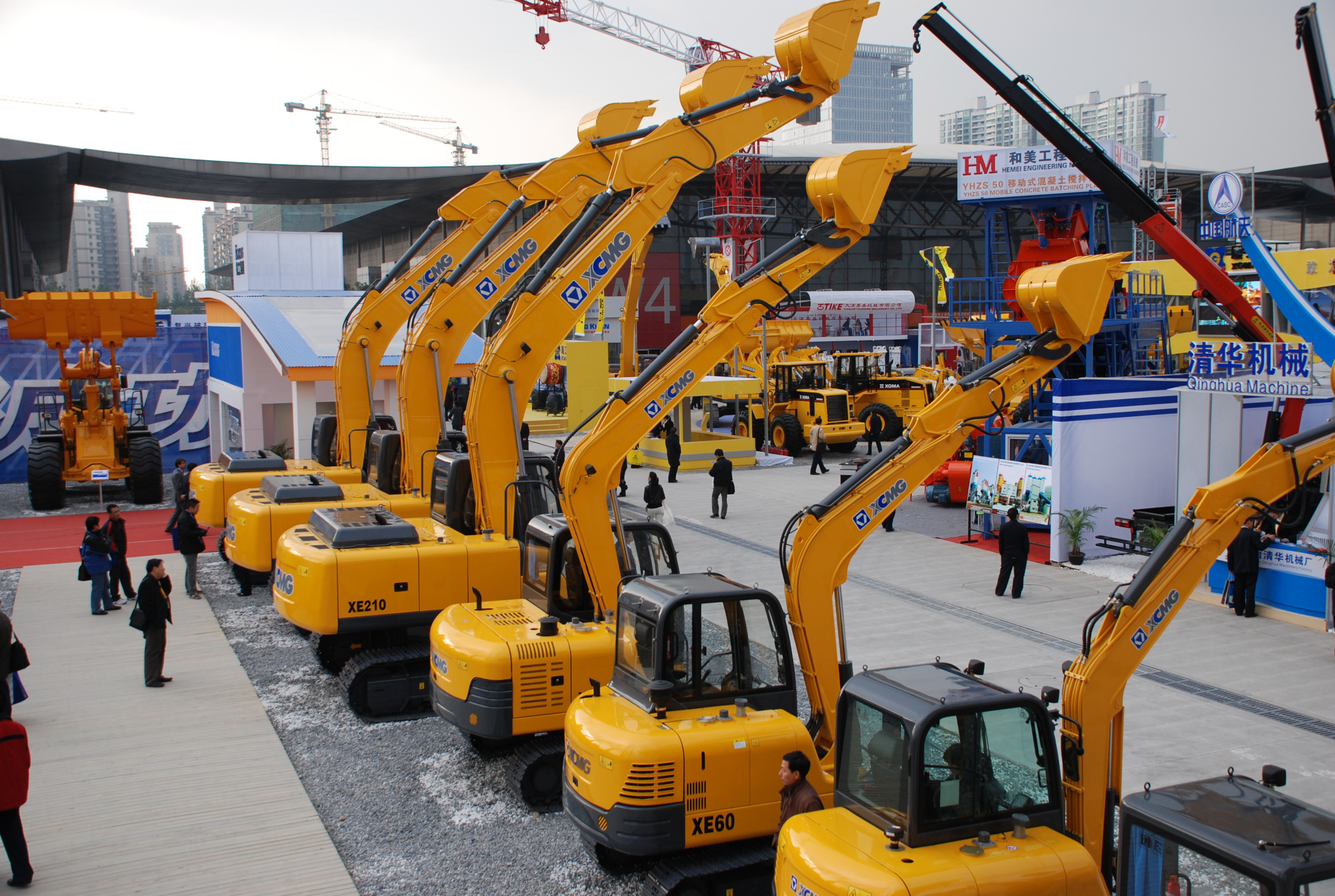 徐工與凱雷投資集團發(fā)表聯(lián)合聲明終止合作，獨立進行重組；是年，徐工與卡特彼勒終止合作，獨資成立徐州徐工挖掘機械有限公司