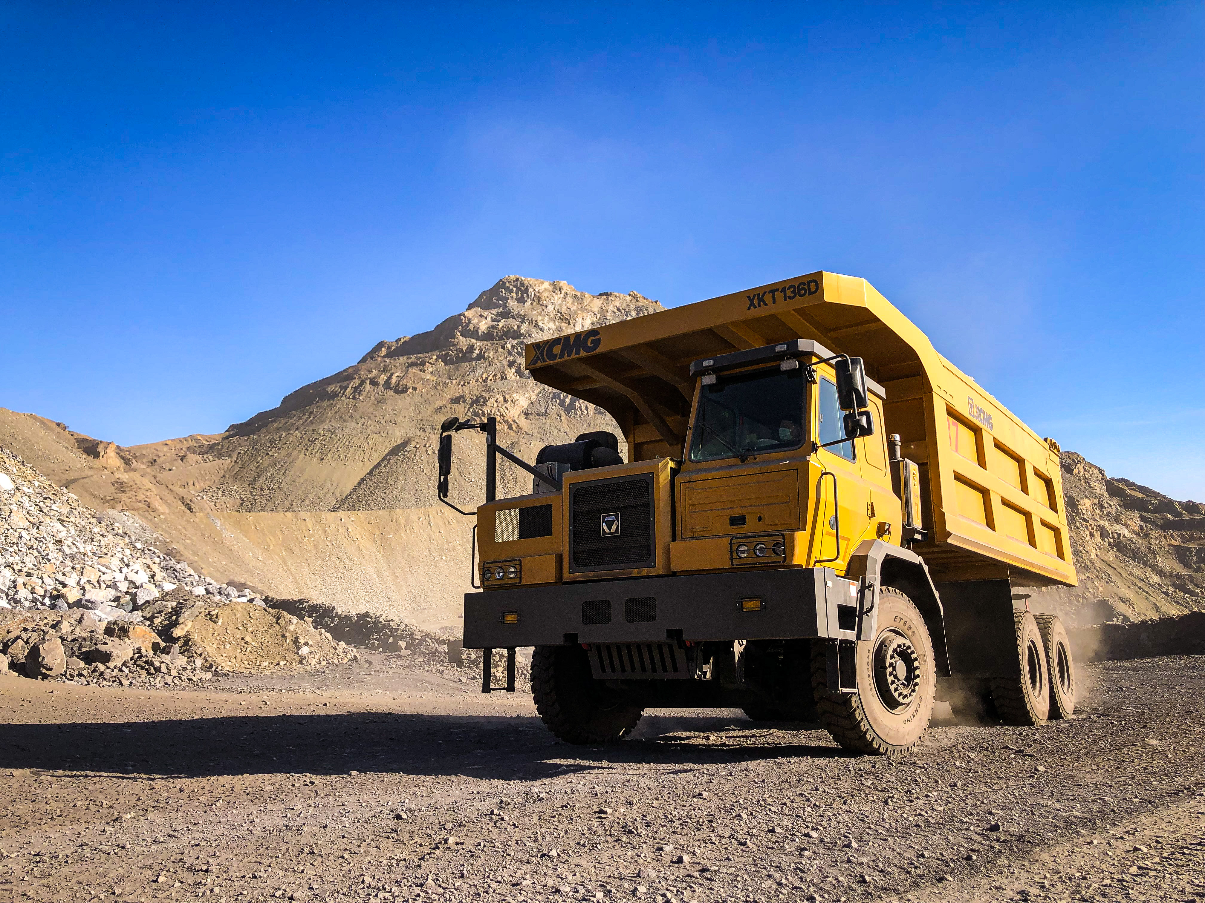 【新品下線】徐工XKT136D三橋?qū)掦w礦車正式下線！
