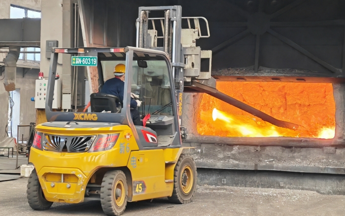 真金不怕火煉，徐工重載孔雀叉車威武霸氣！