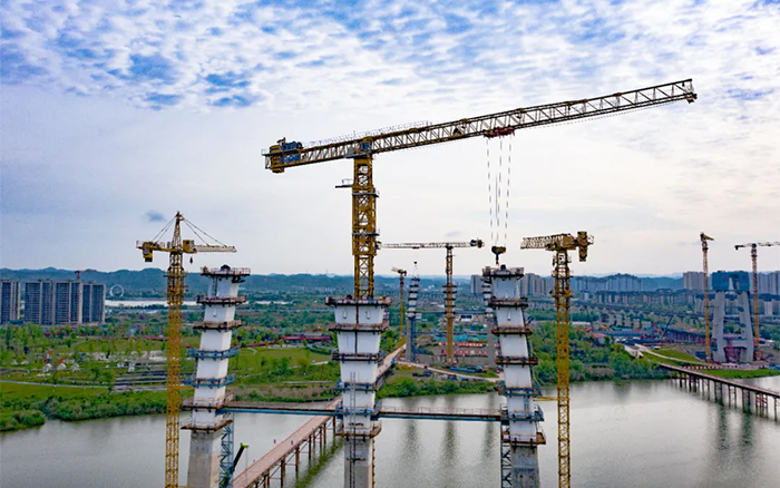 助力涪江兩岸“雙向奔赴”，徐工群塔顯身手！