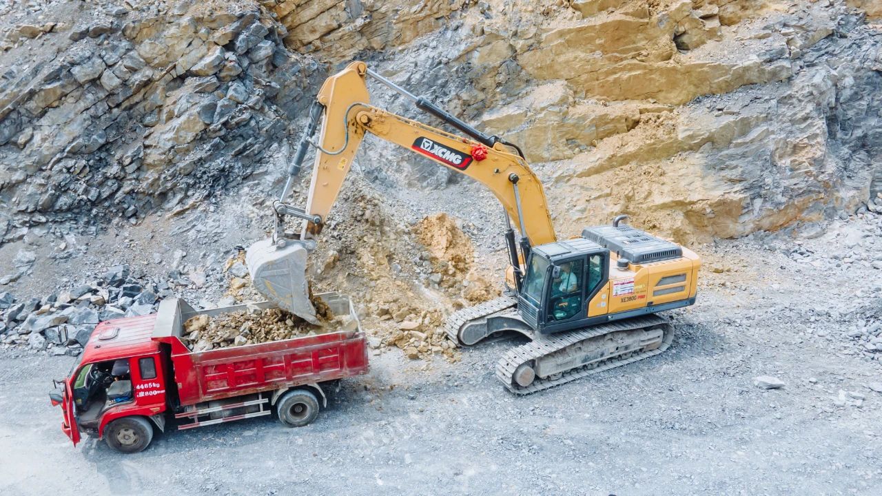 徐工XE380G PRO：掘金王者，超能裝