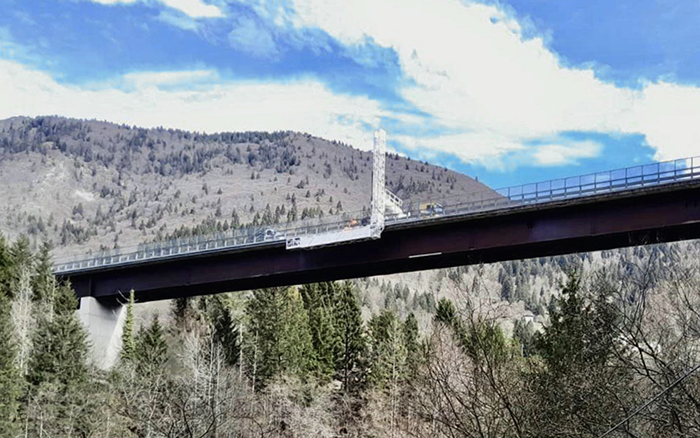 背靠阿爾卑斯山脈，徐工橋梁檢測車“C位”打卡