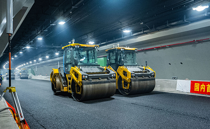 【智能化】全國首次，徐工“黑科技”無人攤鋪大秀！