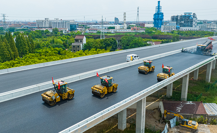 揭秘！常泰長江大橋如何實現(xiàn)超寬橋面“一鍵鋪平”？