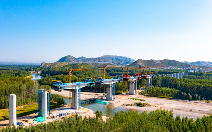 群塔筑雄忻！徐工助建山西首條時速350公里高鐵