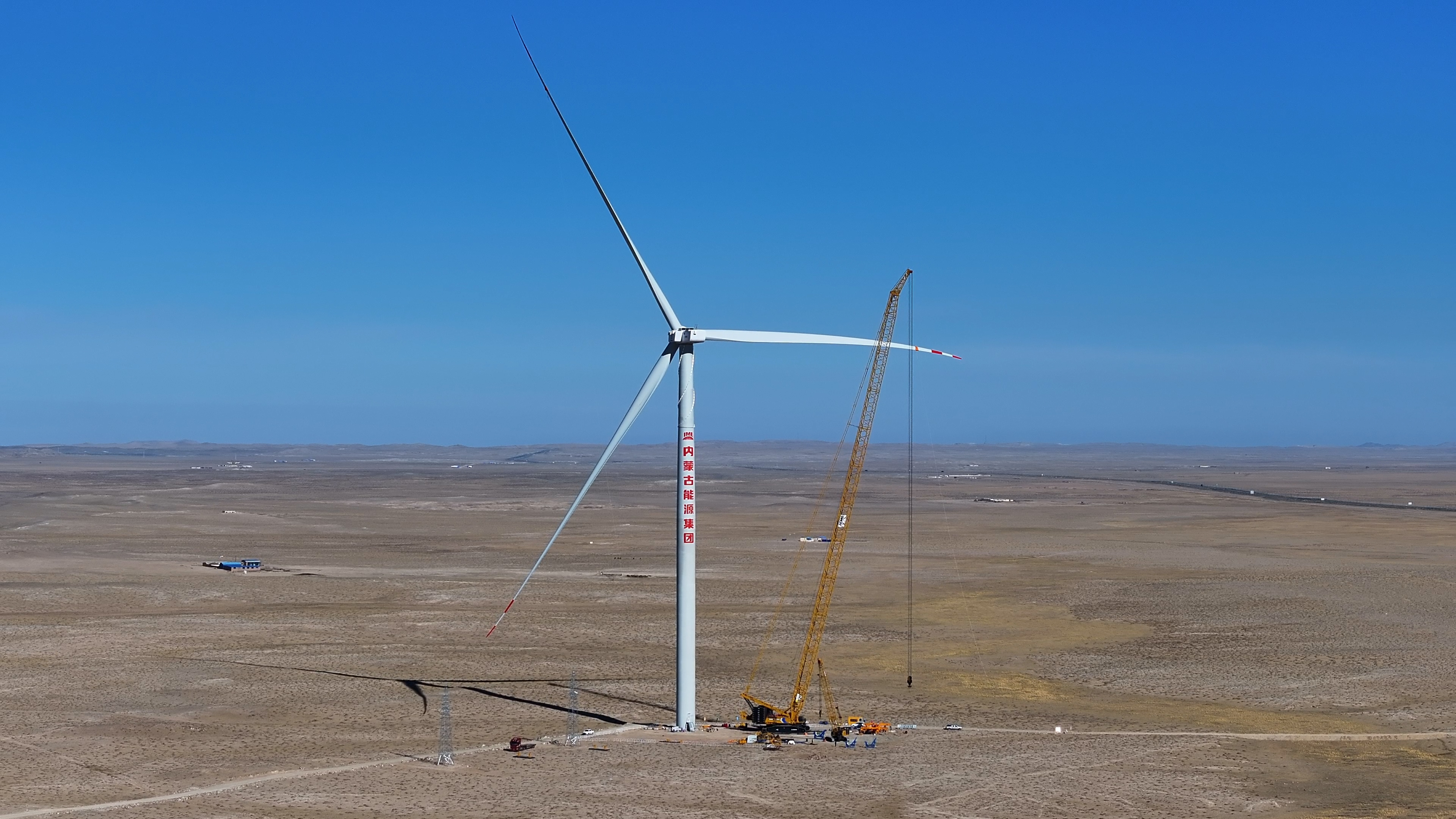 1300噸級(jí)新品風(fēng)電首秀！徐工千噸級(jí)起重機(jī)再添實(shí)力干將