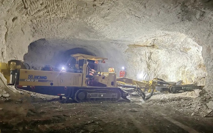 窄小巷道作業(yè)！徐工掘進(jìn)鉆車助力鐵礦開采
