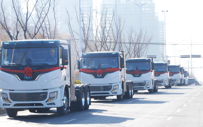 百臺齊發(fā)，千臺簽約！徐工新能源牽引車奔赴浙江