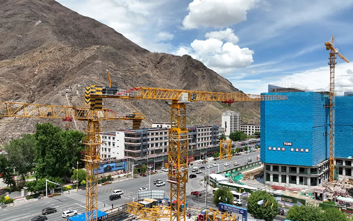 海拔4500米！ 徐工XGT600A-25S 奮戰(zhàn)“日光之城”