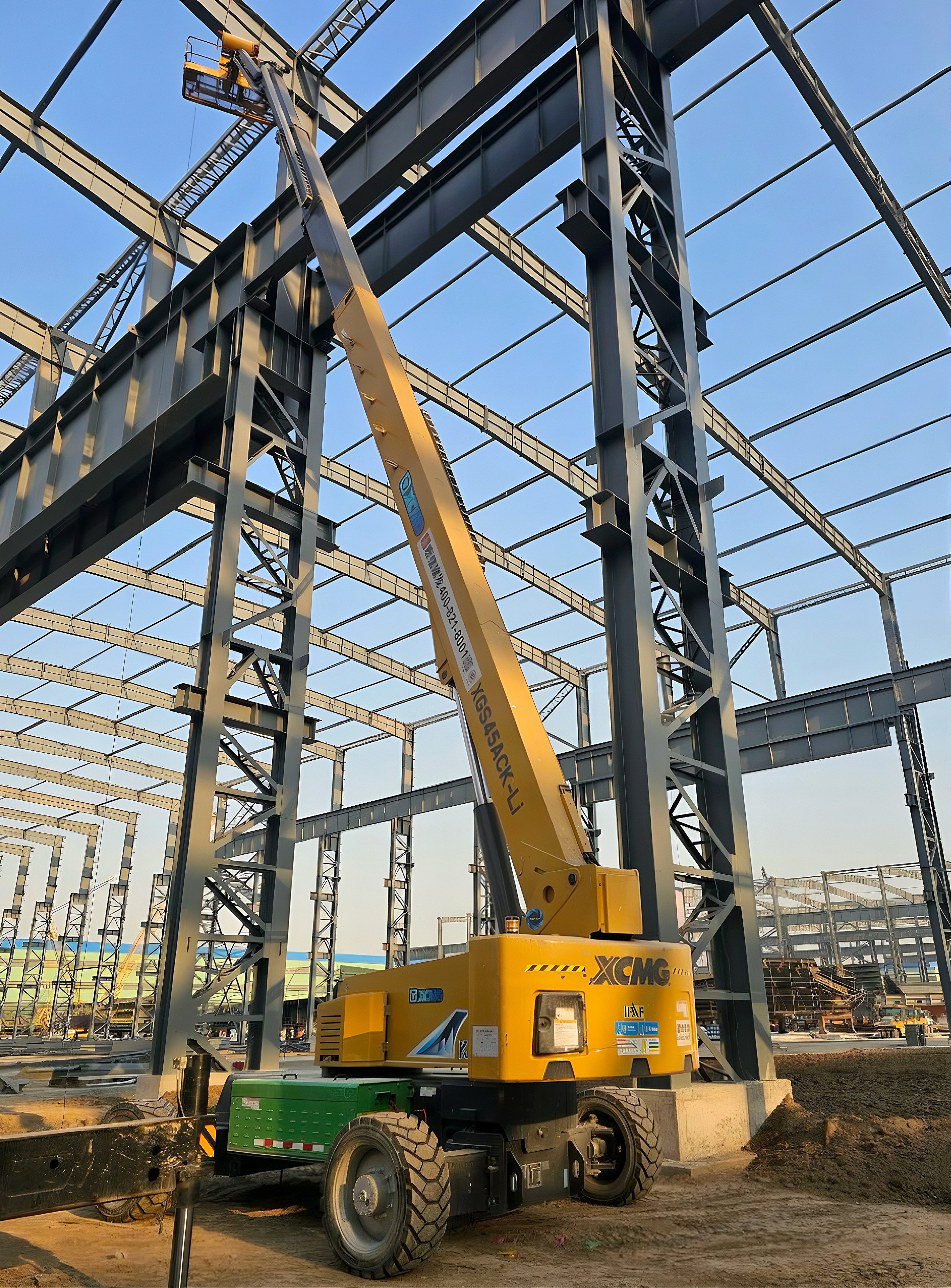 直沖云霄！徐工電動(dòng)“擎天柱”助力江蘇新時(shí)代造船車間“智”造升級(jí)