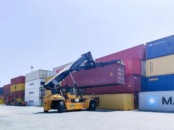 性能優(yōu)越！徐工正面吊助力海鐵聯(lián)運發(fā)展