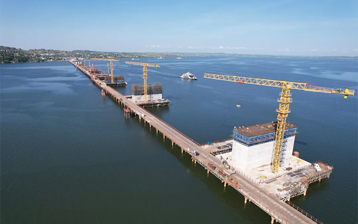 3200米超級工程！徐工塔機助建東非第一長橋