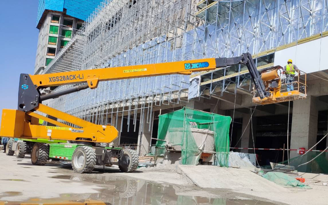 徐工高空利器，為河北邢臺(tái)某新能源廠房建設(shè) “加速”