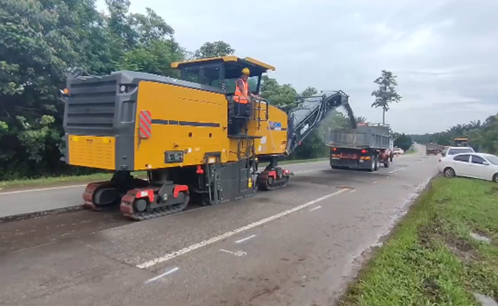 徐工成套道路機(jī)械油面施工，這次在馬來西亞！