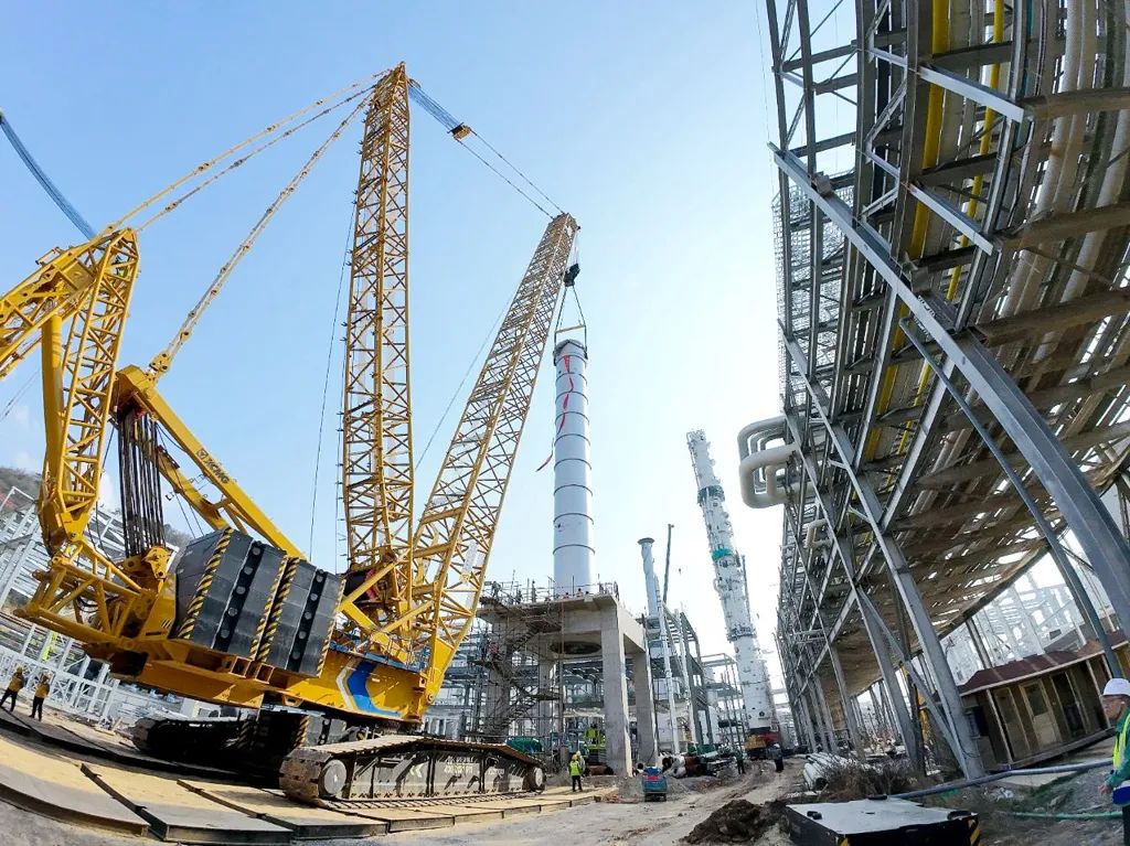 700噸巨塔穩(wěn)穩(wěn)落位？徐工XLC17000給出完美答案