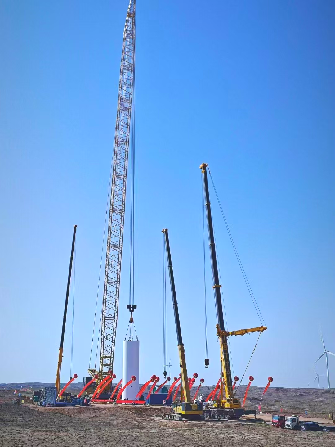 “舉重若輕”零偏差！徐工履帶起重機(jī)上演“施工大片”