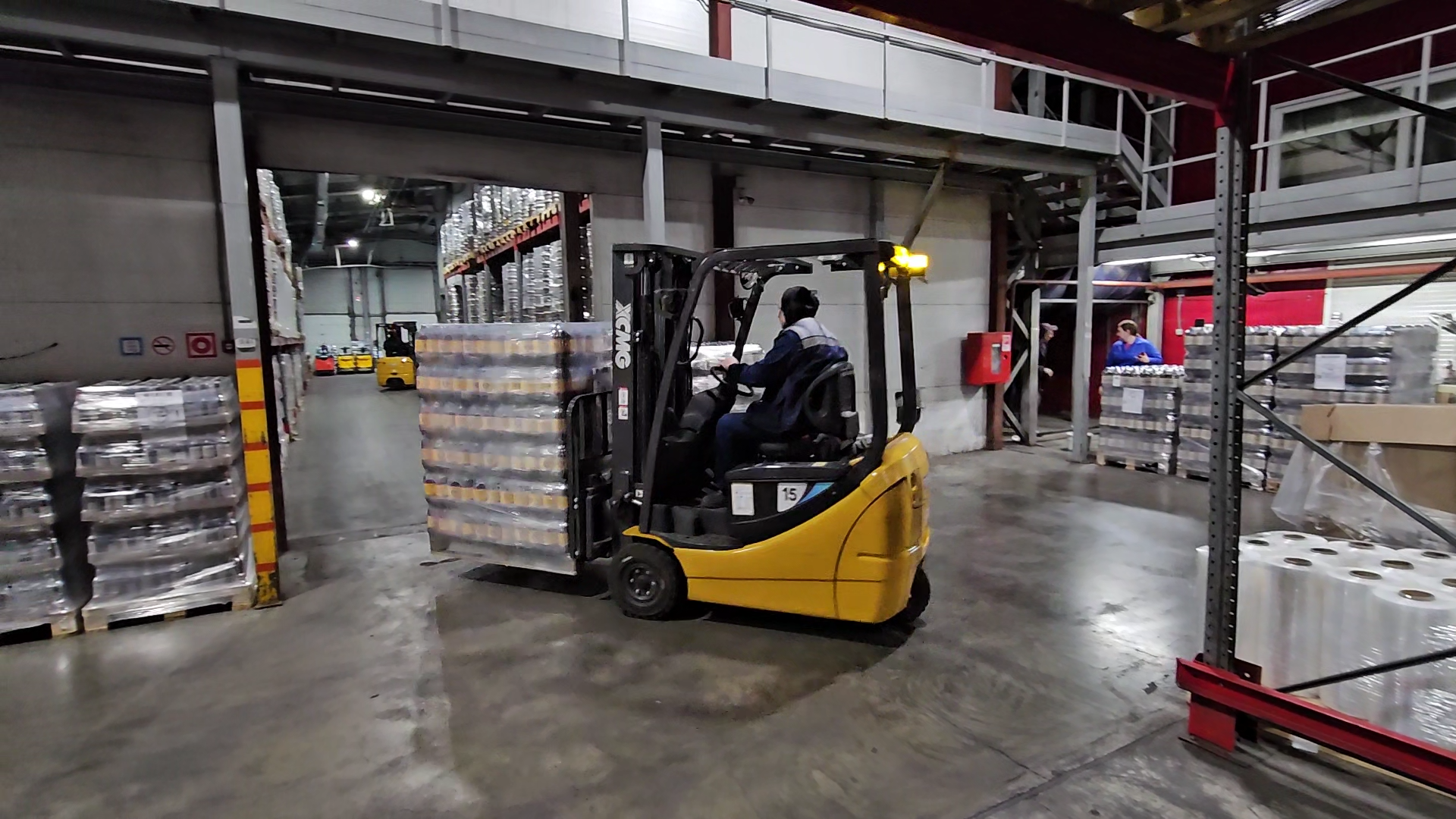 狹小空間搬運利器！徐工三支點平衡重叉車