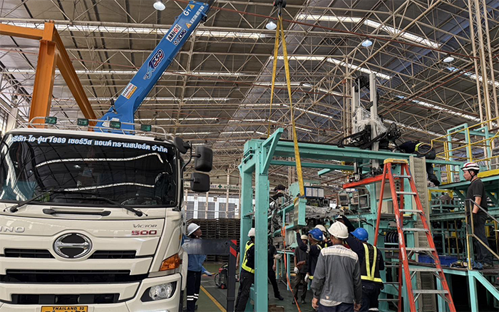 隨車吊界 “卷王” 現(xiàn)身東南亞廠房，一機(jī)頂十臺(tái)