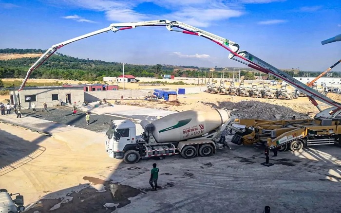 中柬同心，共建未來(lái)！徐工“智造”賦能柬埔寨基建