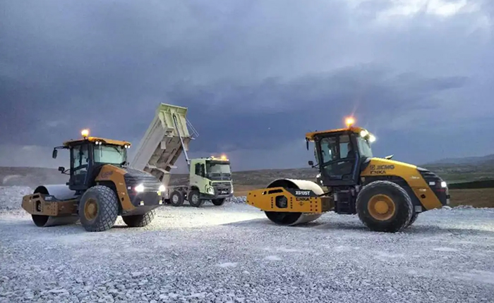 筑夢歐洲-土耳其：壓路機(jī)巖石填方壓實作業(yè)