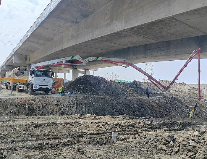 輕靈穩(wěn)省！徐工33米泵車領(lǐng)航新城鎮(zhèn)基建