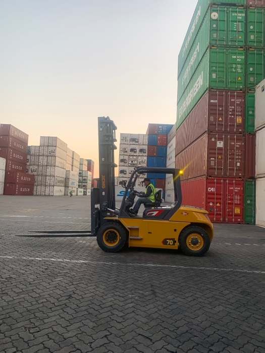 徐工叉車批量進駐廈門港，一站式解決方案賦能港口物流新升級