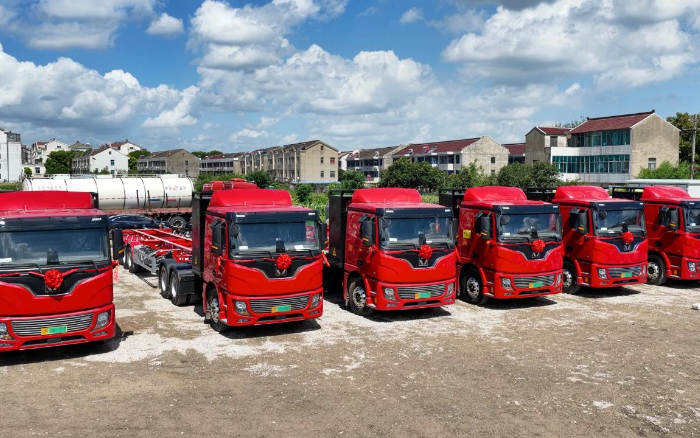 綠色物流再提速，徐工新能源牽引車批量入港！