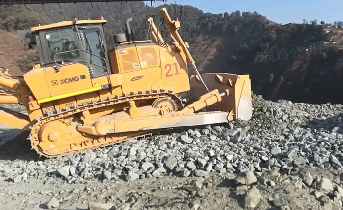 礦山施工利器——徐工D360推土機(jī)