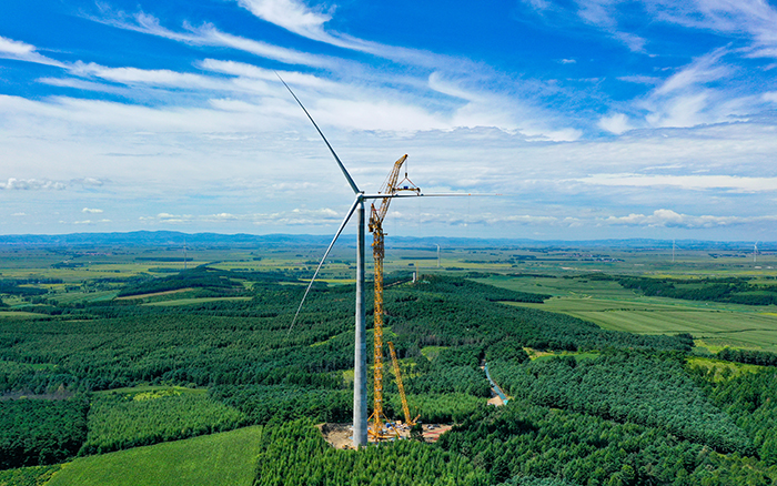 全球最高最大風(fēng)電動(dòng)臂塔機(jī)，首秀告捷！