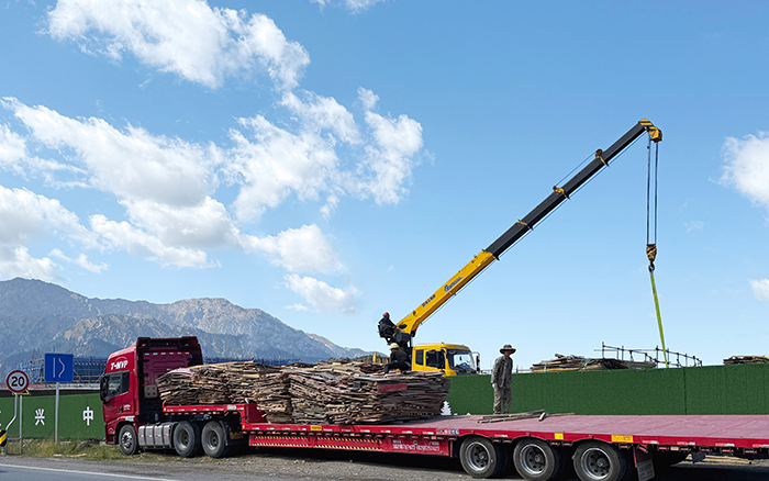 徐工 “鋼鐵力士” 亮劍西北，硬核吊裝火力全開(kāi)