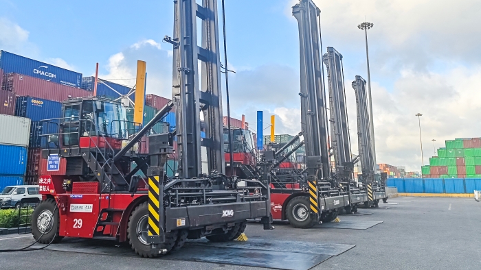 逐綠向新，東方大港涌動“徐工純電力量”！