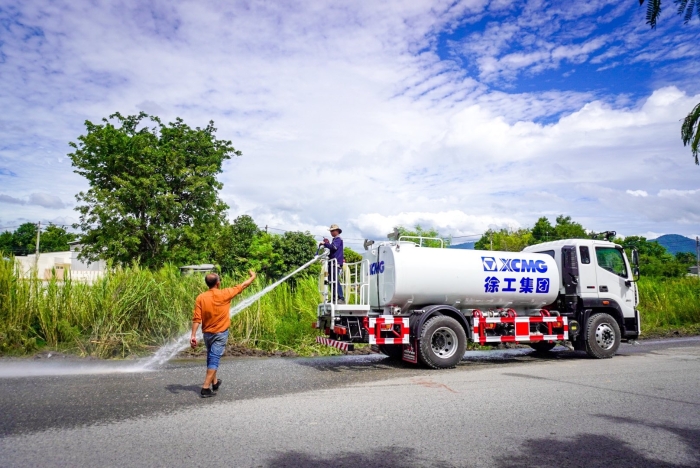 徐工10方灑水車：泰國(guó)“熱土”上的綠色降溫使者