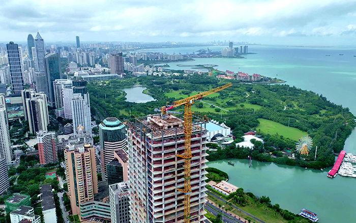 海闊憑“塔”躍 | 徐工塔機(jī)助建?？谥泻?guó)際中心