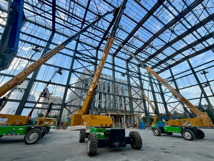 助力“中國(guó)智造”！徐工8臺(tái)高米數(shù)電動(dòng)直臂高空作業(yè)平臺(tái)會(huì)戰(zhàn)北京火箭大街