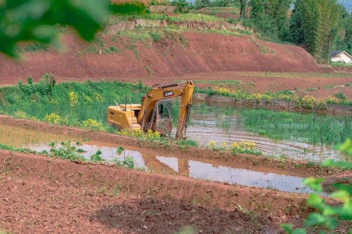 建設(shè)“巴渝糧倉(cāng)”，徐工挖機(jī)我在行（h&aacute;ng）！