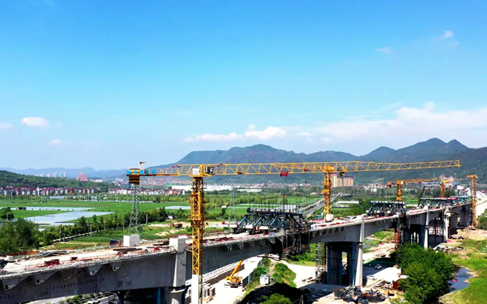 凌空起舞，飛跨南北！徐工群塔助建浙江“詩畫走廊”