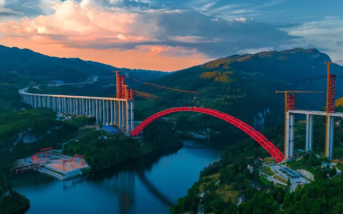 1834米，震撼合龍！ 徐工塔機助力中國再造世界級基建