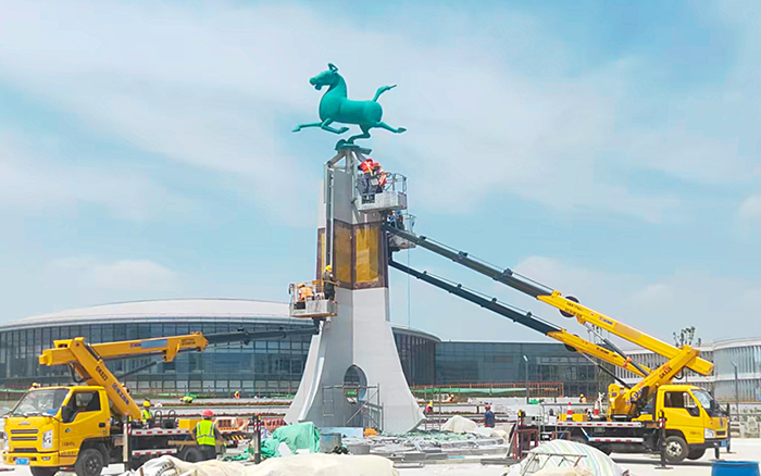 西北樞紐迎高峰！ 蘭州中川機(jī)場(chǎng)高空建設(shè)“顏值功臣”是徐工