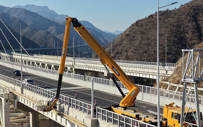 “空中芭蕾”秀實力！徐工 GKH65 攻堅安家莊特大橋