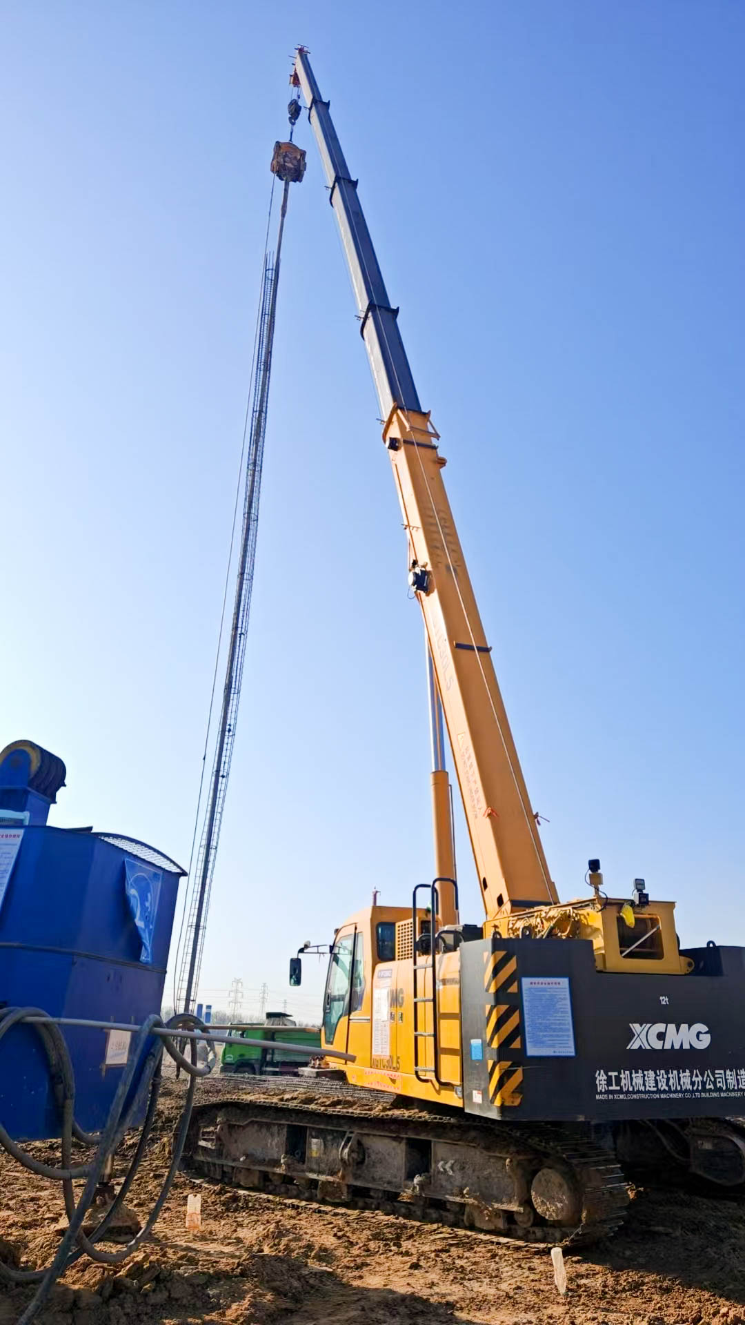 聽(tīng)說(shuō)工地來(lái)了個(gè)“巨能扛”？這波操作穩(wěn)了！XGTC30L5吊裝鋼筋籠現(xiàn)場(chǎng)紀(jì)實(shí)