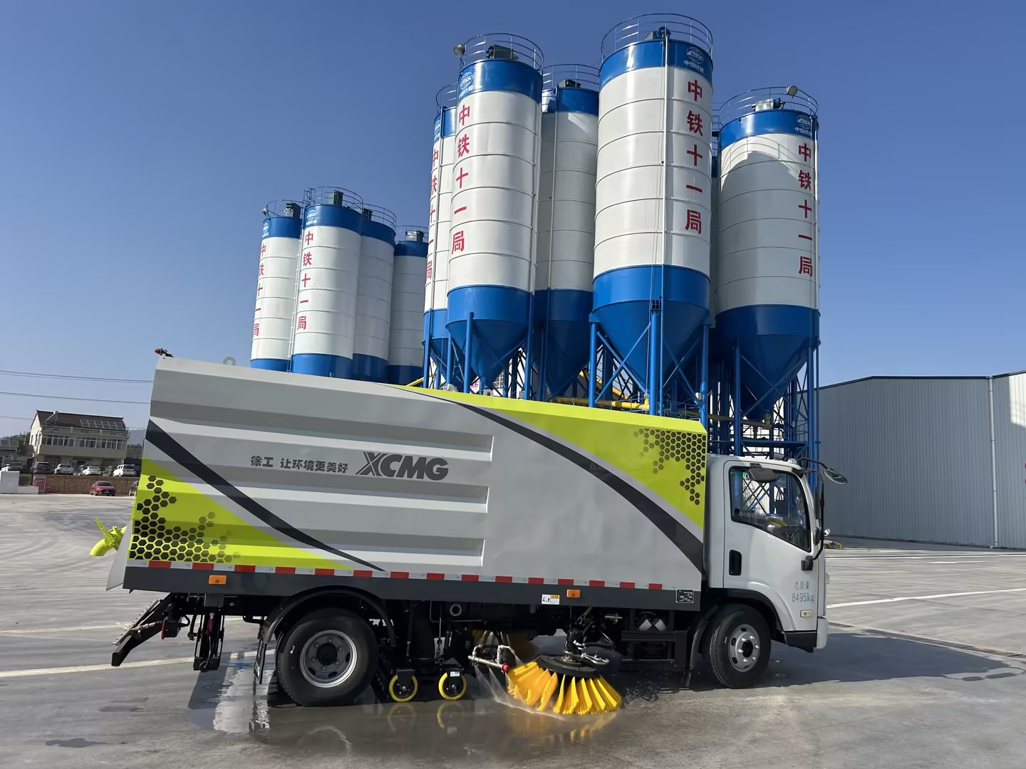 徐工8噸洗掃車“上崗”，助力合肥環(huán)境更美好