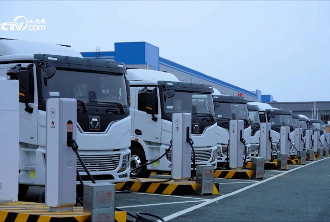 在中國物流之都，徐工超充重卡“15分鐘滿電”