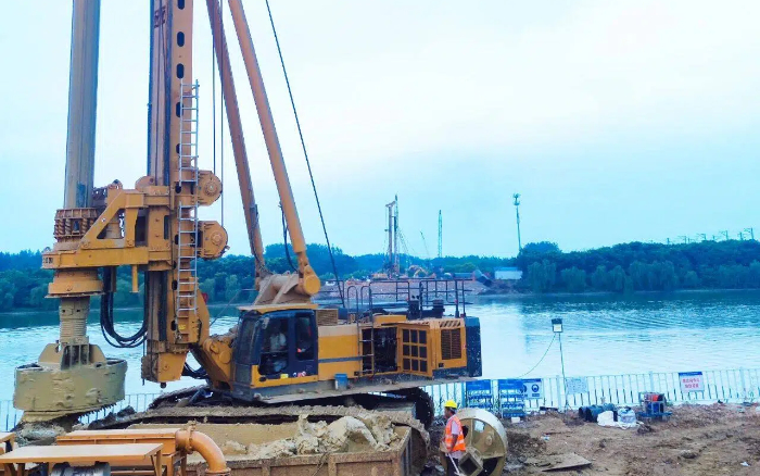 近3000根樁基，徐工旋挖機(jī)群聯(lián)合作業(yè)效率高