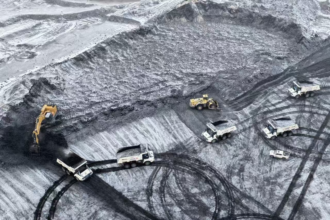 獲得成功！徐工無人純電礦卡在煤炭運輸環(huán)節(jié)混行測試成效顯著