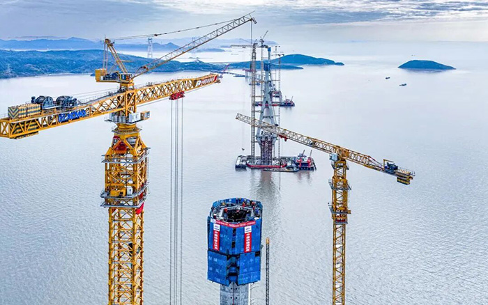 世界級跨海工程，雙主塔封頂