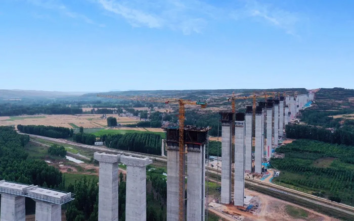 云端大片！看徐工“進擊的巨人”如何“牽線搭橋” ？