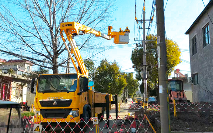 帶電作業(yè)“零打擾”！徐工GKJH18C絕緣斗臂車“護(hù)航”河南鄉(xiāng)村電網(wǎng)
