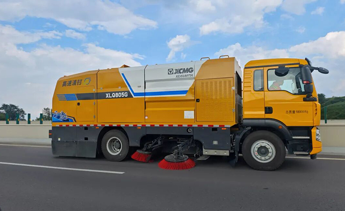 馭風(fēng)前行，凈在掌握！徐工高速清掃車太佳高速顯實力！