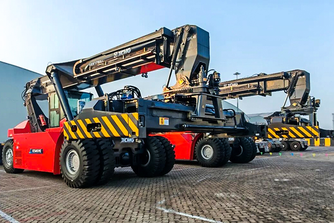 碼頭來了徐工“大家伙”！件雜貨作業(yè)再添綠色動能