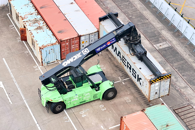 徐工純電動正面吊“綠”動浙江各大海港